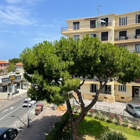 Forum Apartment *